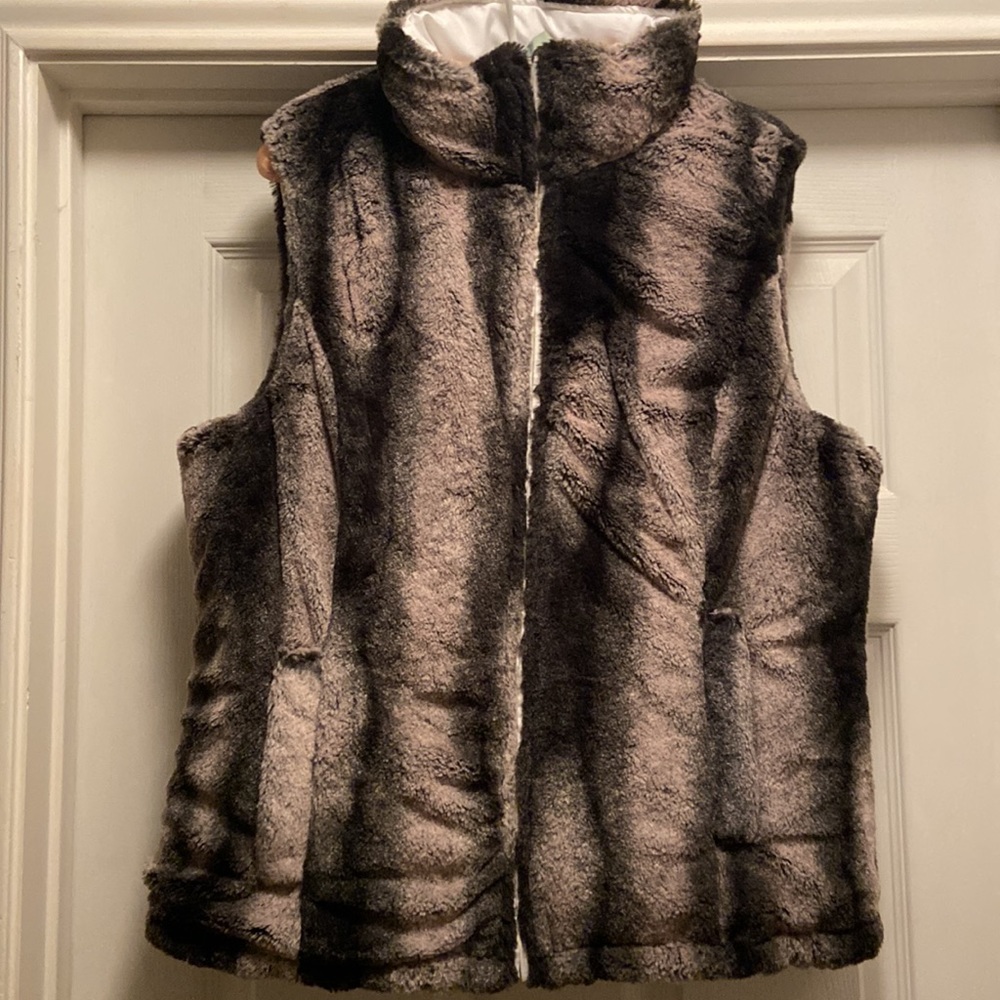 Reversible Vest - Picture 3 of 5